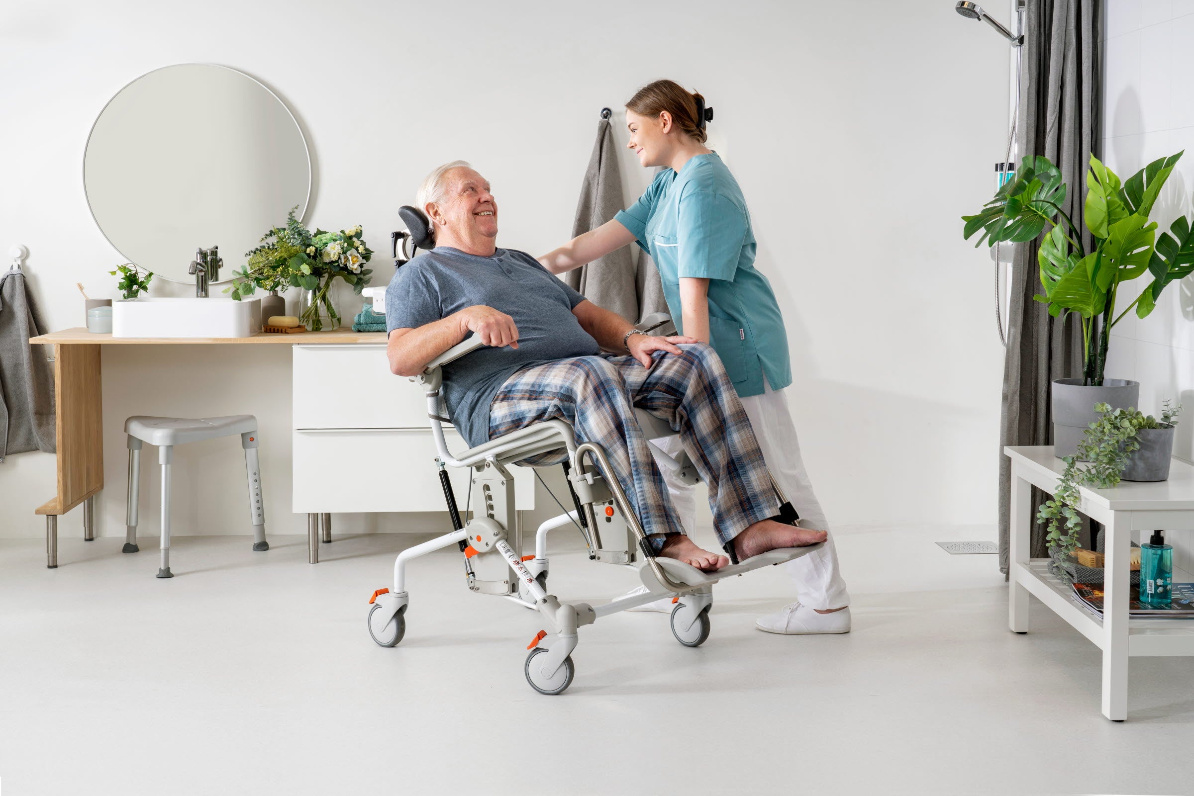 Etac Swift Mobil  Tilt 2  man in tilt mode
Provides Comfort and safety to both caregiver and user!
NextGenHME